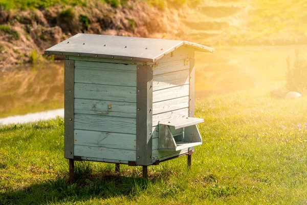 Beehive Located Shore Village Pond — Stock Photo, Image