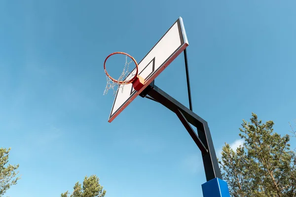 Broken Metal Net Basketball Basket Blue Sky Background — Stock Photo, Image