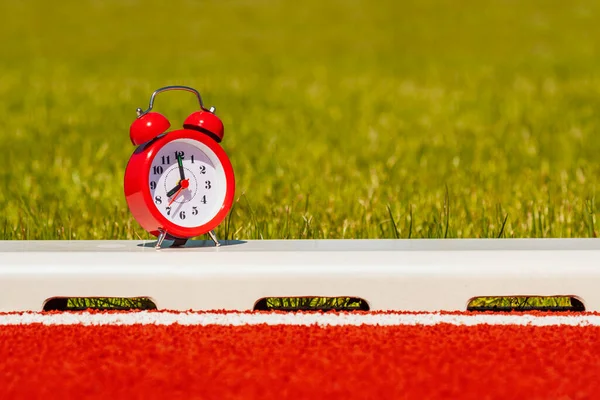 Reloj Despertador Rojo Pista Del Estadio — Foto de Stock