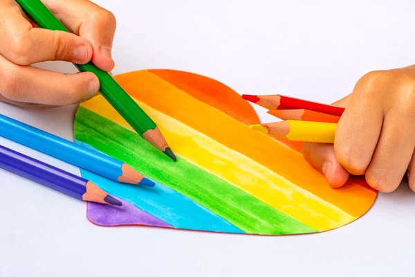 Ein Kind Färbt Buntes Herz Das Konzept Der Lgbt Freundlich — Stockfoto