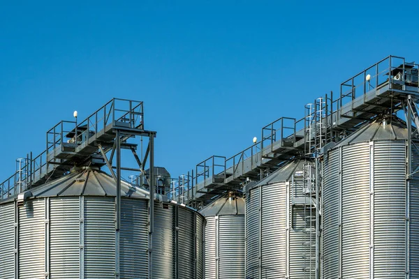 Silo Agrícola Construcción Para Almacenamiento Secado Cultivos Cereales —  Fotos de Stock