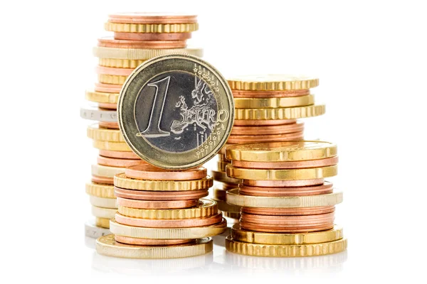 Διαφορετικό ύψος στοίβες κερμάτων ευρώ — Φωτογραφία Αρχείου