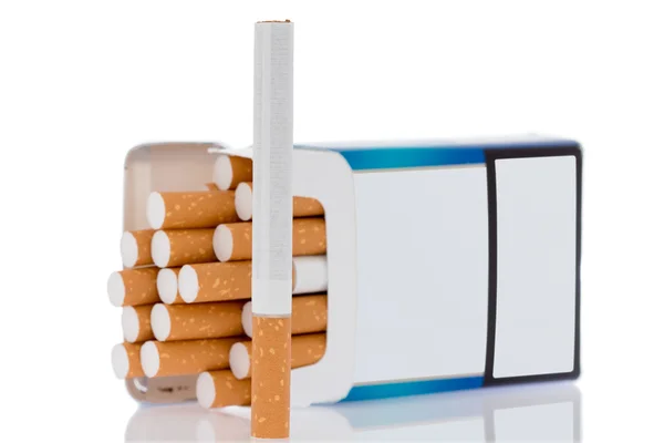 Коробка с сигаретами — стоковое фото