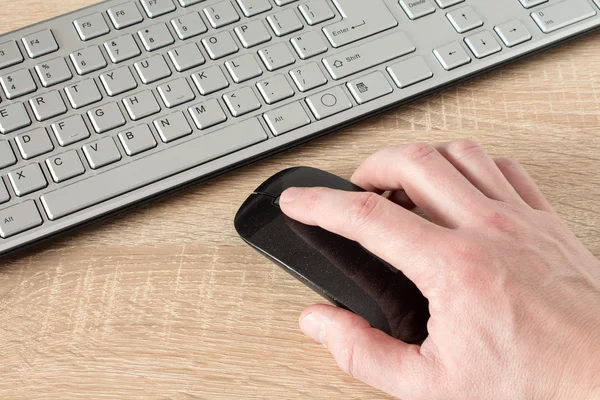 Hand met draadloze computermuis — Stockfoto