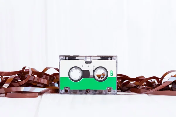 Cassette met afgetrokken uit tape — Stockfoto