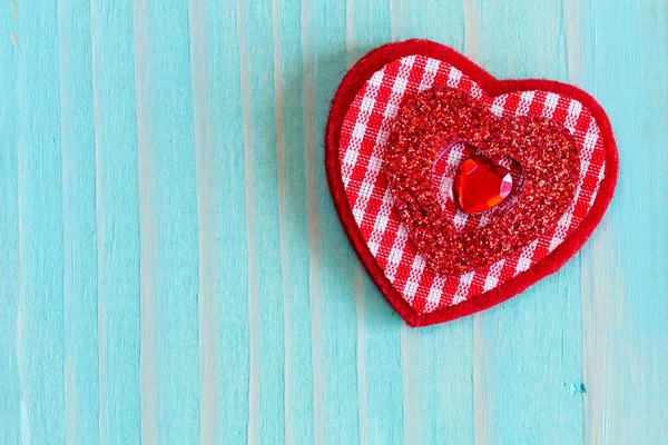 Heart on wooden background with copy-space — Stock Photo, Image