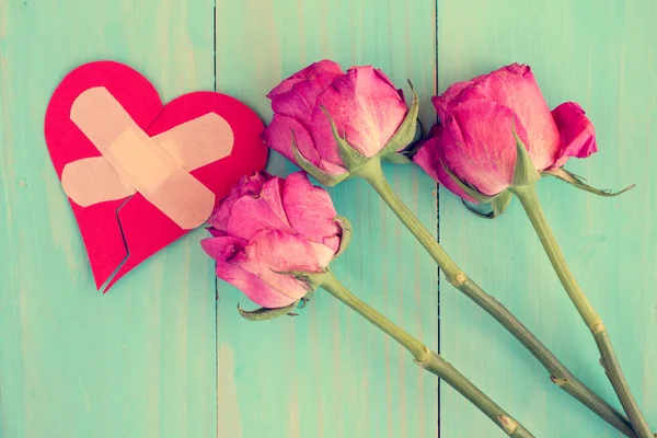 Torra rosor och brustet hjärta — Stockfoto
