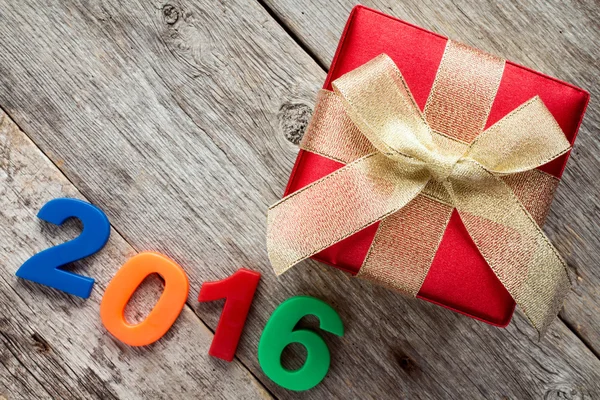 Gift box and a 2016 sign — Stock Photo, Image