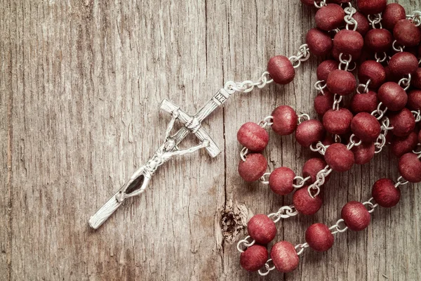 Silver cross crucifix on wooden background — Stock Photo, Image