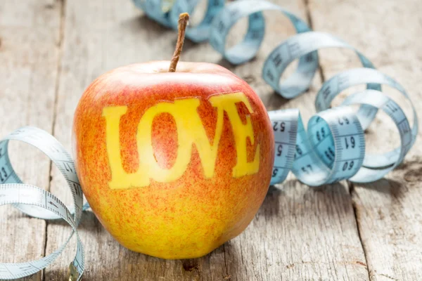 Manzanas con la palabra amor — Foto de Stock