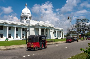 Colombo, Sri Lanka 27 Şubat 2015: Tuk Tuk bir şehir içinde Colombo, Sri Lanka 27 Şubat, 2015 tarihinde sokak