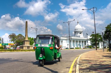 Colombo, Sri Lanka 27 Şubat 2015: Tuk Tuk bir şehir içinde Colombo, Sri Lanka 27 Şubat, 2015 tarihinde sokak