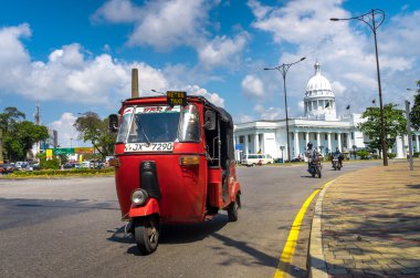 Colombo, Sri Lanka 27 Şubat 2015: Tuk Tuk bir şehir içinde Colombo, Sri Lanka 27 Şubat, 2015 tarihinde sokak