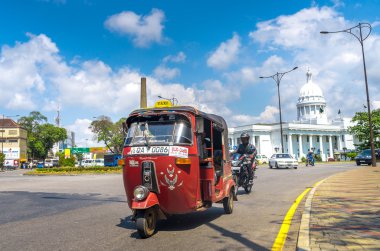 Colombo, Sri Lanka 27 Şubat 2015: Tuk Tuk bir şehir içinde Colombo, Sri Lanka 27 Şubat, 2015 tarihinde sokak
