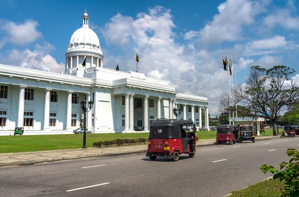 Colombo, Sri Lanka 27 Şubat 2015: Tuk Tuk bir şehir içinde Colombo, Sri Lanka 27 Şubat, 2015 tarihinde sokak