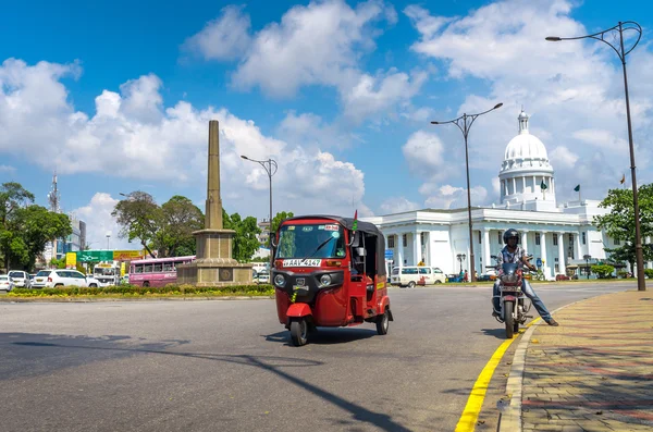 Colombo, Sri Lanka 27 Şubat 2015: Tuk Tuk bir şehir içinde Colombo, Sri Lanka 27 Şubat, 2015 tarihinde sokak
