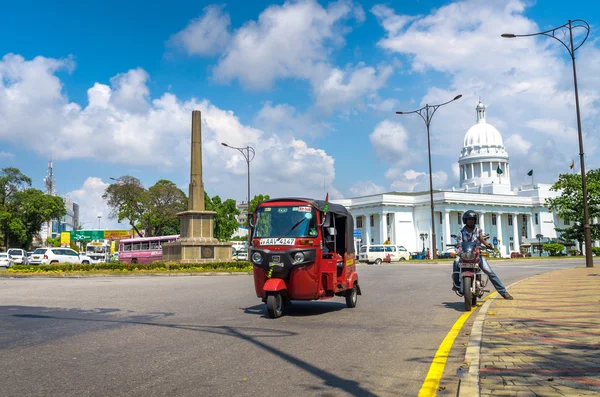 Colombo, Sri Lanka február 27 2015: Tuk Tuk street, Colombo, Srí Lanka 27 február, 2015-re a város — Stock Fotó
