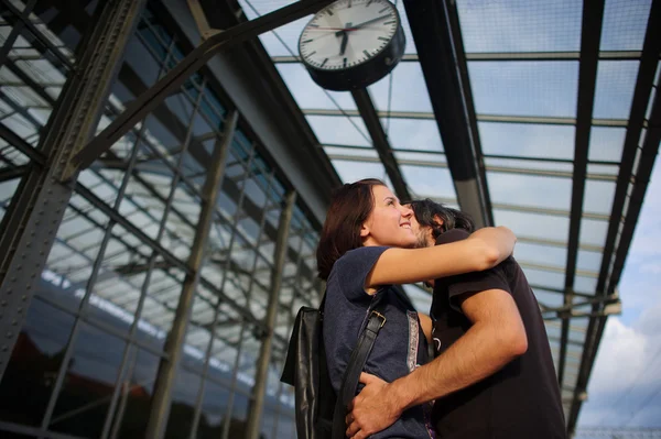 Loving couple met or parted on the platform under the clock. — Stock Photo, Image