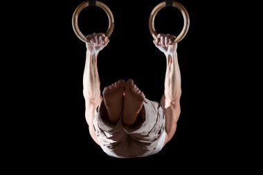 Yüzüklerin üzerinde pratik atlet