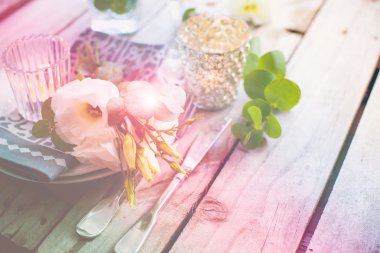 yaz düğün masa dekorasyonu