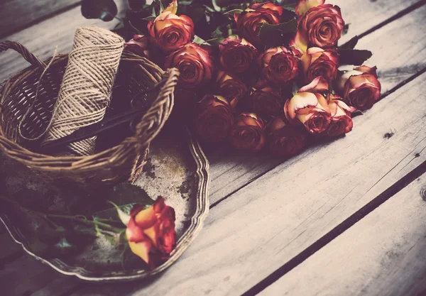 Güllü da arka plan