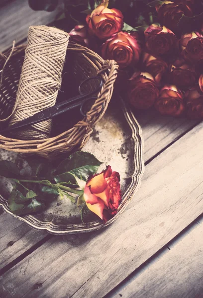 Güllü da arka plan