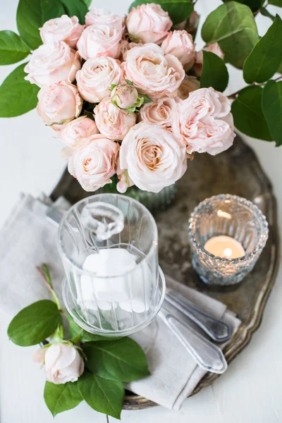 Vintage wedding table decorations with roses, candles, cutlery a — Stock Photo, Image