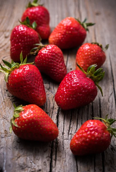 Rijp rood biologische aardbeien — Stockfoto
