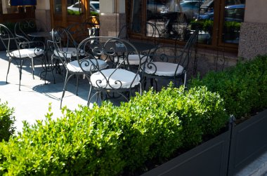 Boş yaz terası şehir Cafe