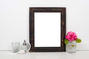 Beyaz arka plan üzerinde boş eski vintage sanat çerçeve
