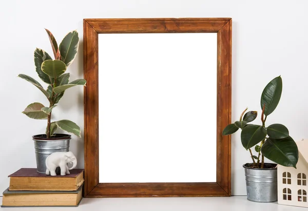 Styled tafelblad, leeg frame, schilderij kunst poster interieur mock- — Stockfoto