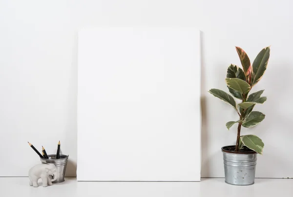 Stylad bordsskiva, Tom ram, målning konst affisch interiör mock- — Stockfoto