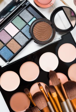 Profesyonel makyaj fırçaları ve araçları, makyaj ürünleri seti