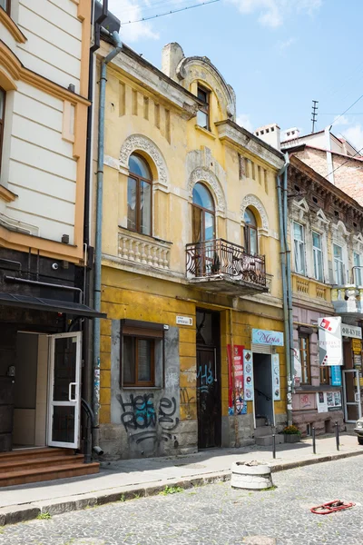 Iwano-frankiwsk, Ukraine. die Straßen und die Architektur der Stadt — Stockfoto