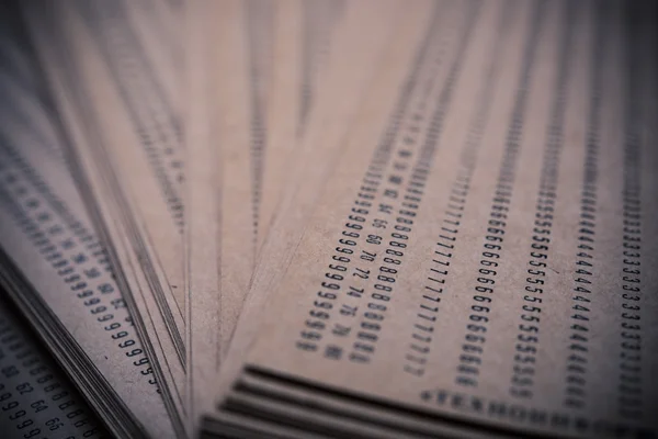 Numeri astratti stampati su vecchio colpo macro di carta marrone — Foto Stock