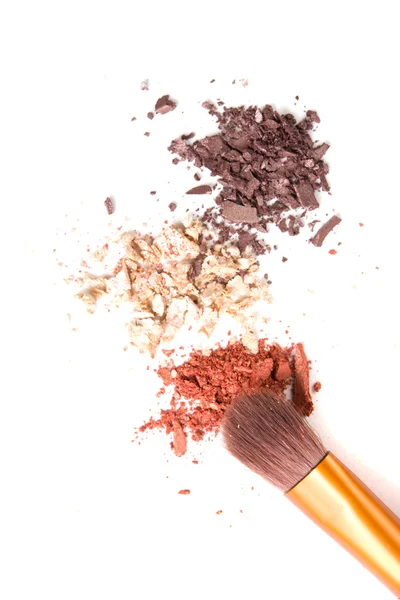 Makeup brushes set and loose eyeshadows isolated — Stock Photo, Image