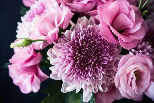 Bouquet of pink flowers closeup, eustoma and chrysanthemum — Stock Photo, Image