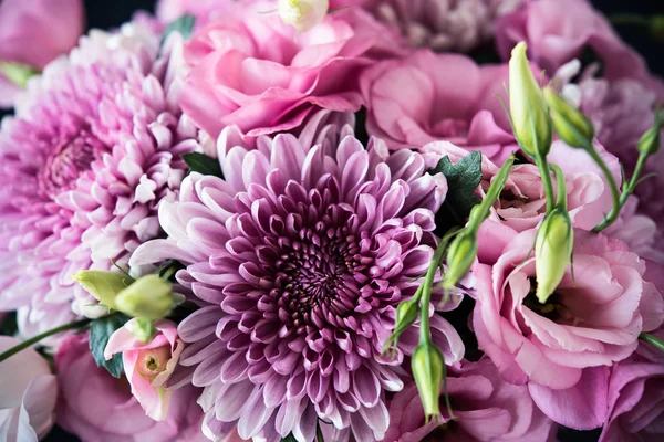 Bouquet of pink flowers closeup, eustoma and chrysanthemum — Stock Photo, Image