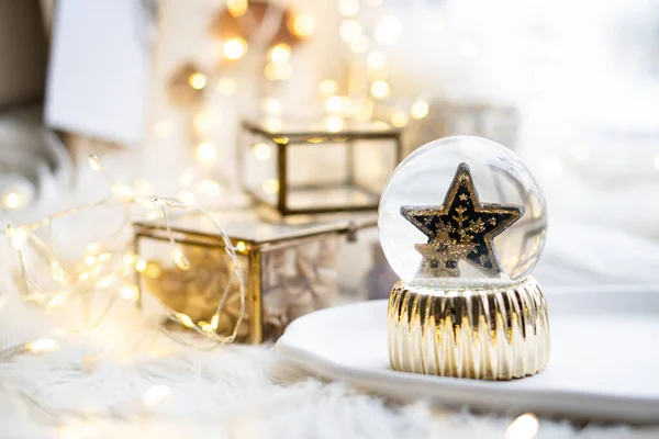 Gold christmas star in glass ball, new year decoration — Stock Photo, Image