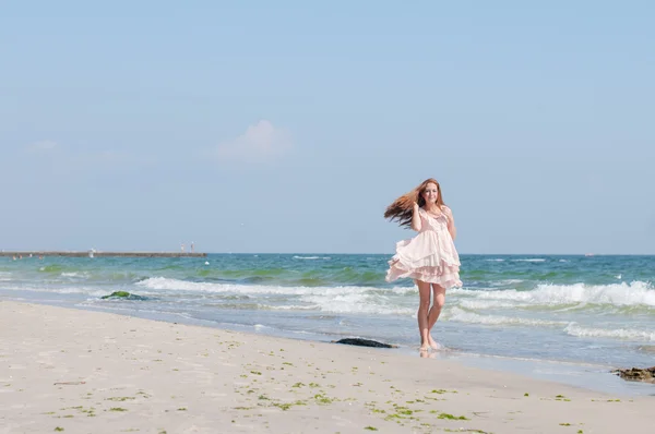 Girl on a beach — Stock Photo, Image