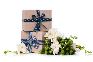 İki el yapımı kutu 