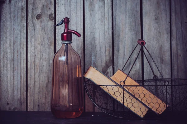 Siphon and vintage books — Stock Photo, Image