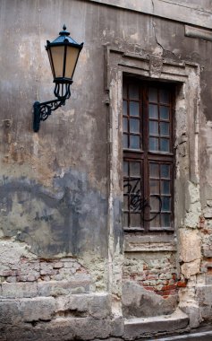 Fener ve bir pencere