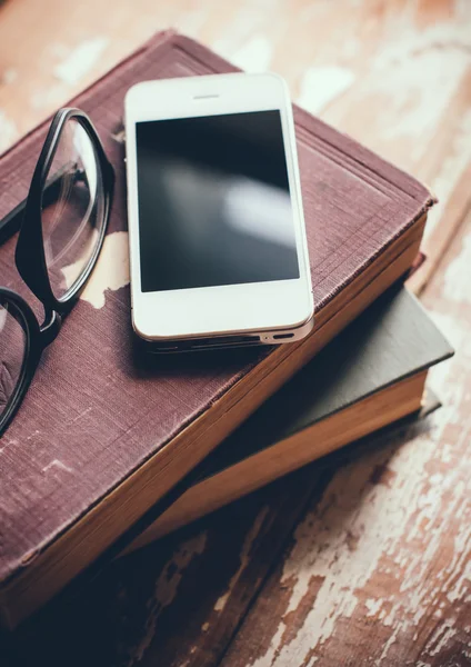 Books, smartphone and glasses — Stock Photo, Image