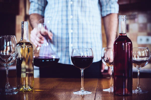 Man pours red wine — Stock Photo, Image