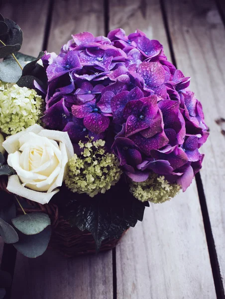 Grand bouquet de fleurs fraîches — Photo