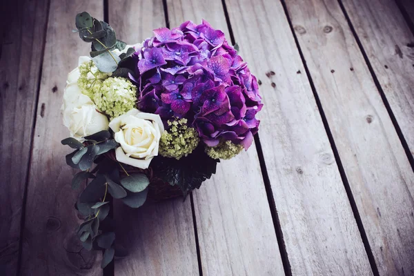 Stor bukett färska blommor — Stockfoto