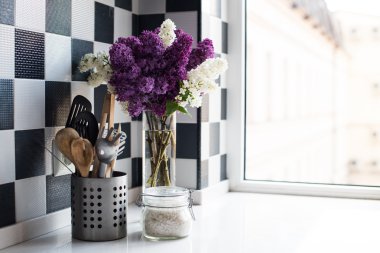 leylak ve mutfak eşyaları