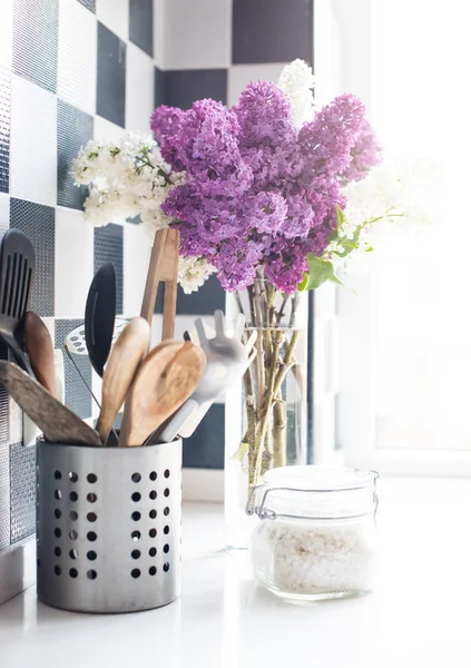 Lilacs and kitchen utensils — Stock Photo, Image