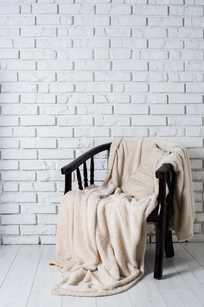 Stuhl mit Decke — Stockfoto
